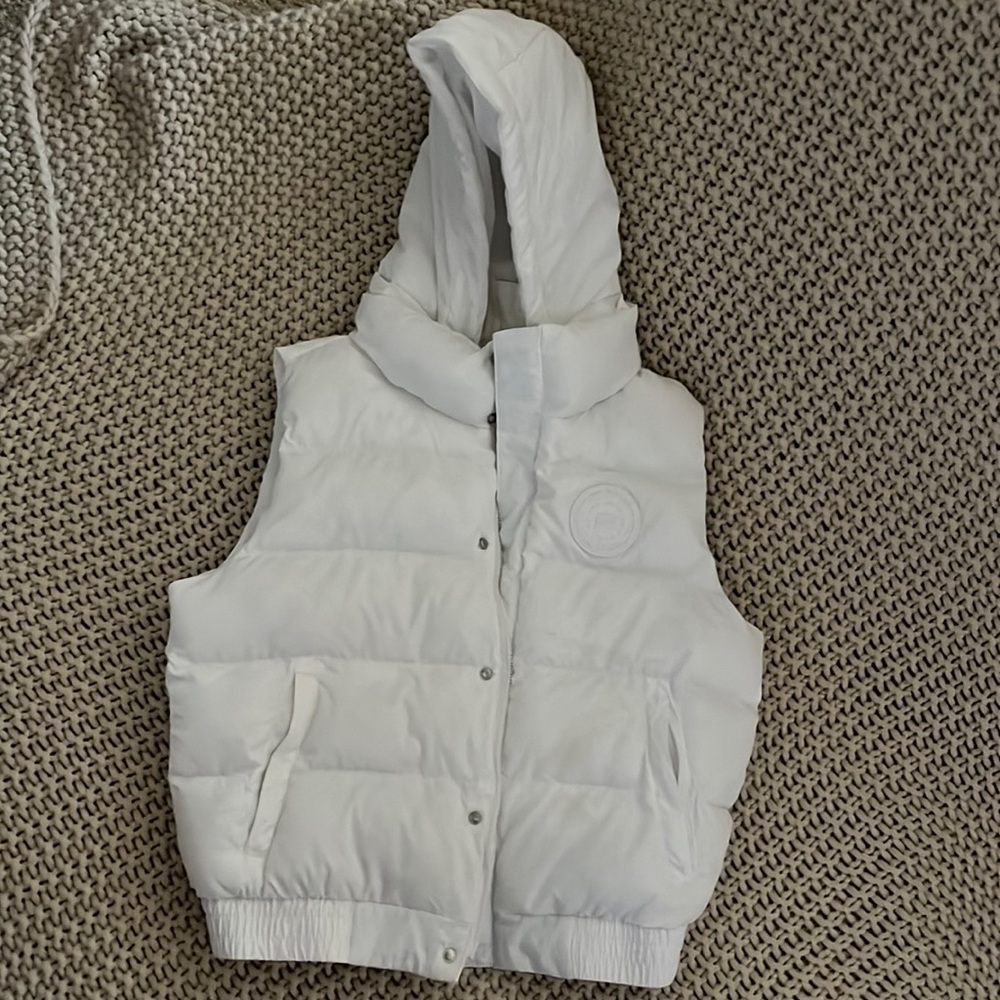 Fabletics puffer vest with detachable hood!